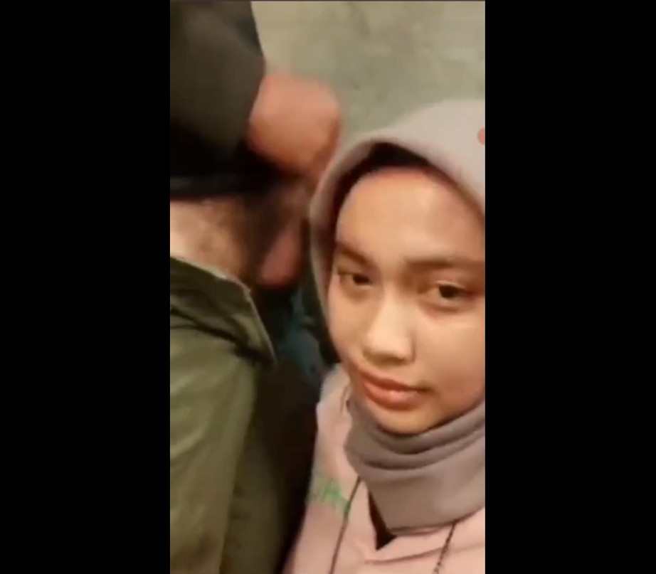 Bokep jilbab nyepong crot di wajah